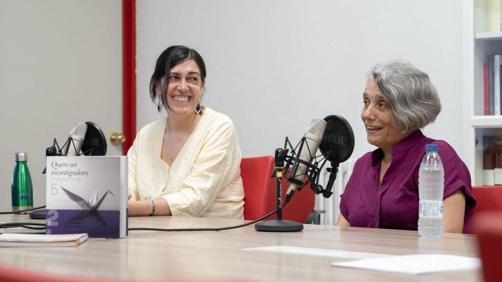 Laura Carballo e Alma Gómez, durante a gravación do podcast de Ciencia de Ida e Volta.