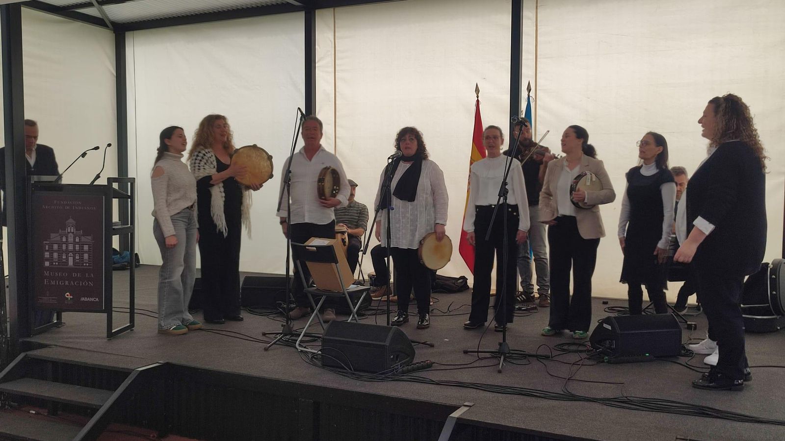 Actuación musical al final del acto