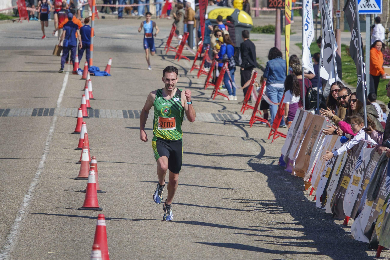 Galería | Pequeños y mayores se divierten en la 10K de Porriño