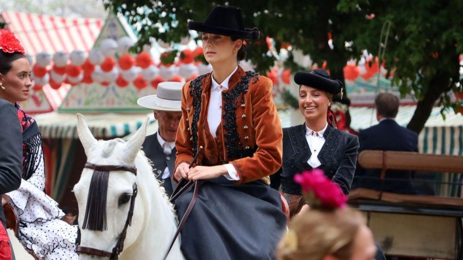 Victoria Federica monta a caballo en Sevilla, durante la Feria de Abril.