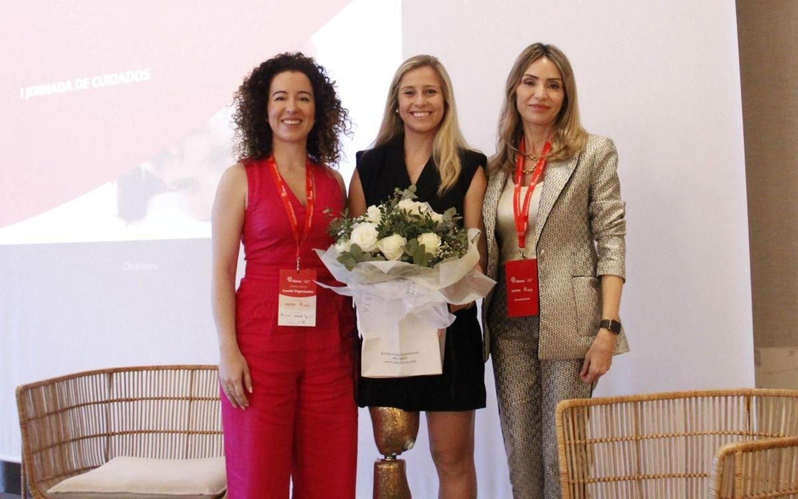 Desirée Vila, en el centro, con Cristina Serra y Pepa Soriano.