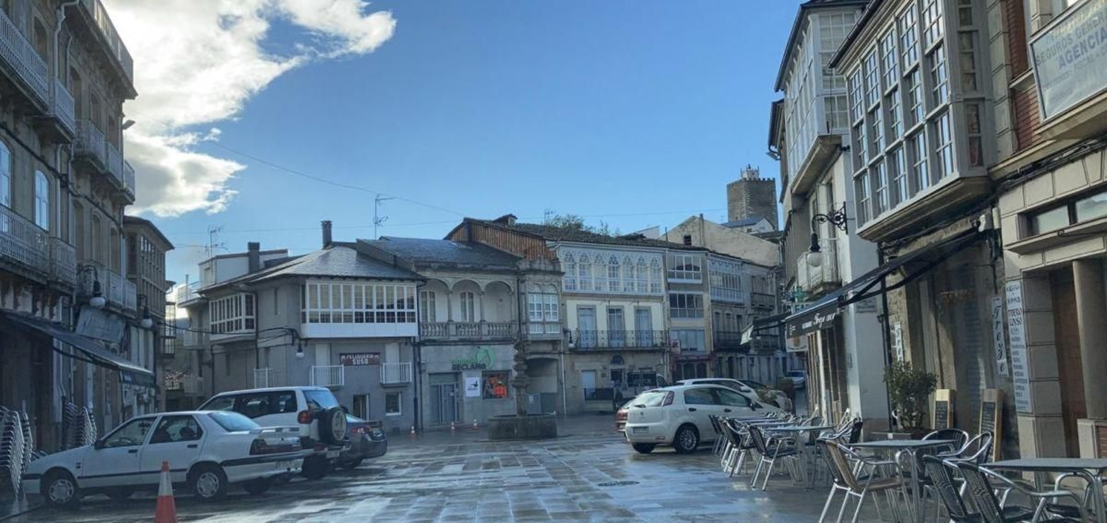 Inmediaciones de la Plaza Mayor de Viana do Bolo.