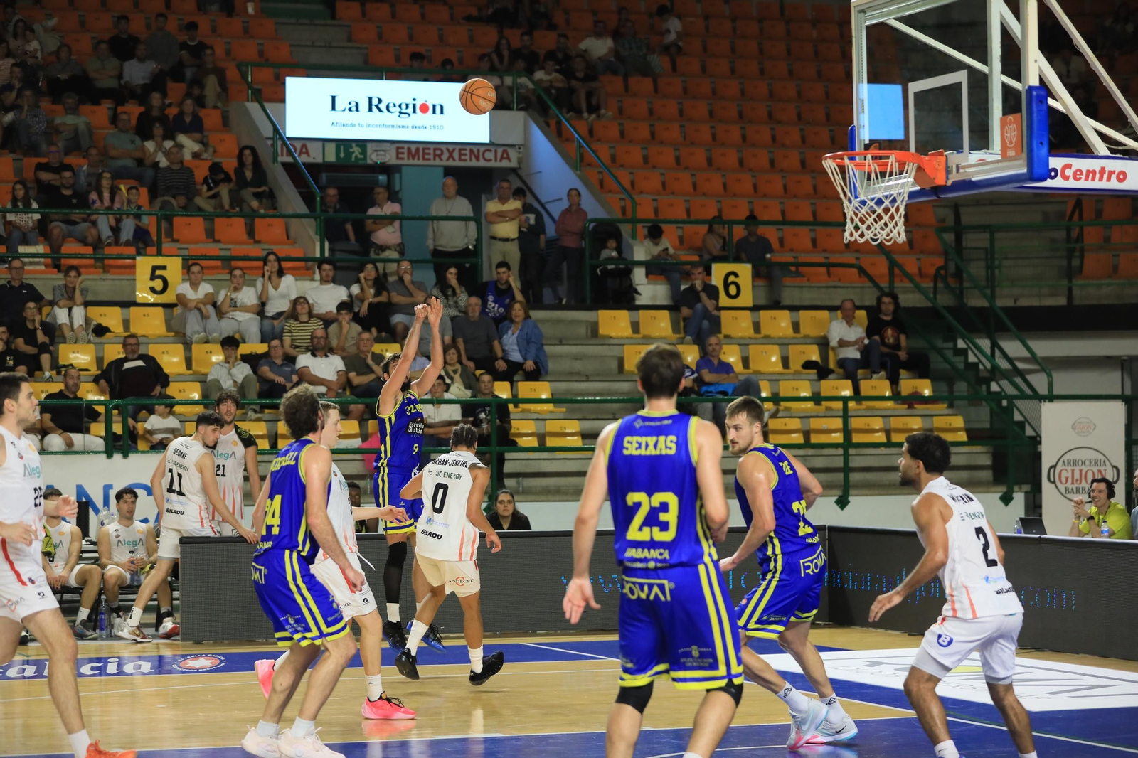 Galería | El Pazo y el COB sufren la primera derrota de la temporada ante el Cantabria