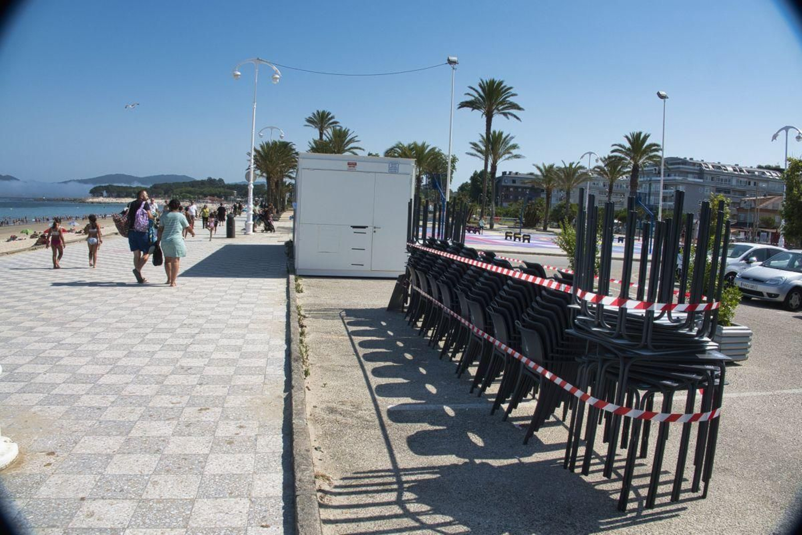 Durante junio y  julio, los chiringuitos de Samil permanecieron cerrados, a la espera de luz verde desde el Concello