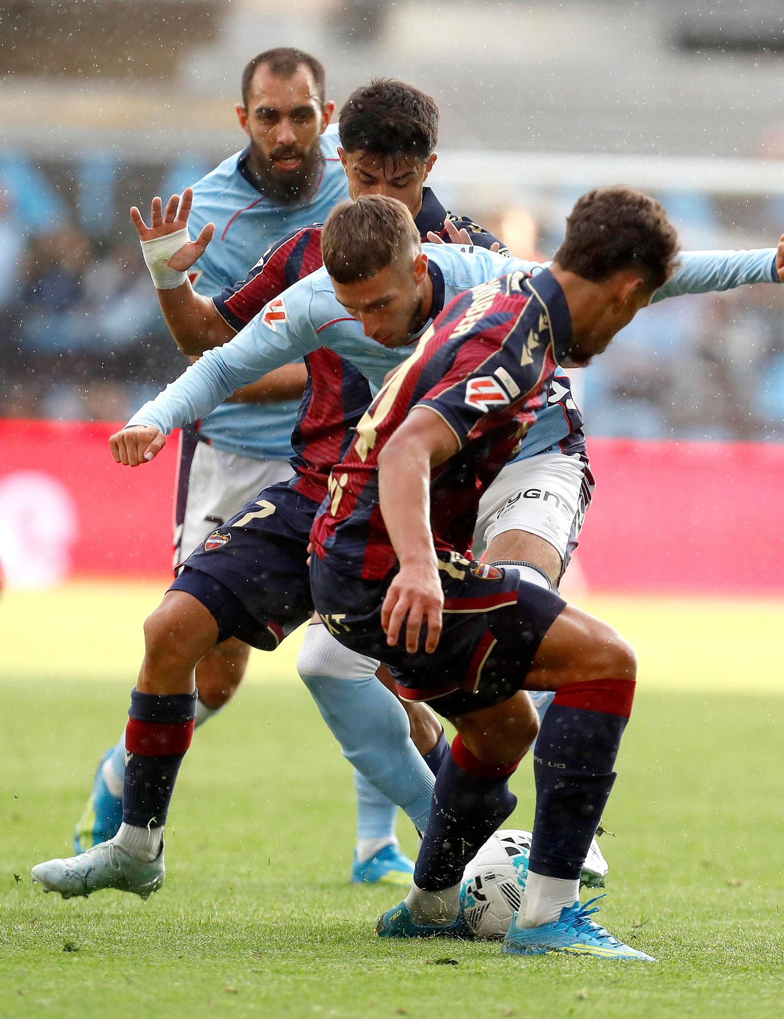 Galería | El Celta cae en casa ante el Levante