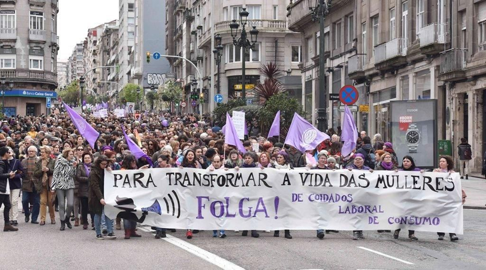 La marcha feminista recorre las calles de Vigo 21