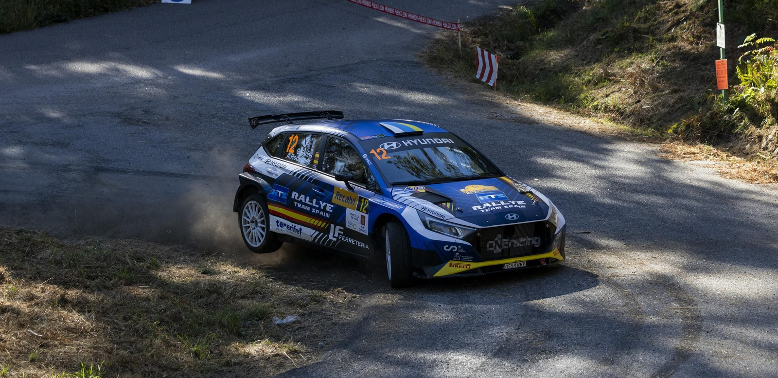 Galería | Los coches se apoderan de Vigo en el primer día del Rally Rías Baixas