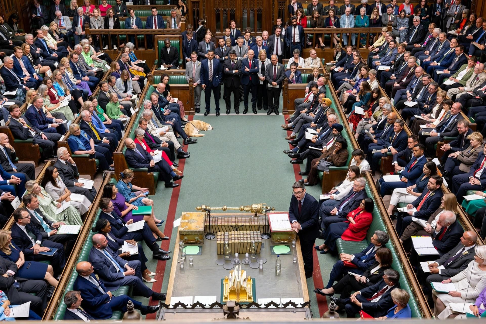 Andy Burnham, primer ministro de Reino Unido, en el Parlamento