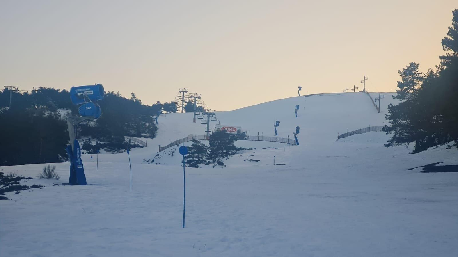 Fotografía tomada durante la tarde de este lunes en Manzaneda.