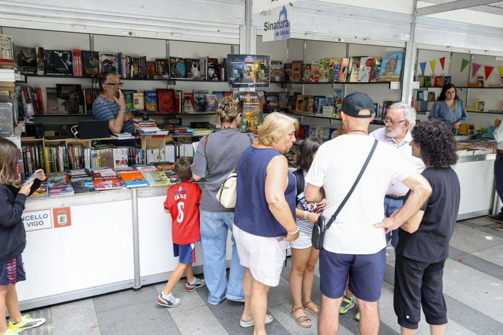 Ambiente en la Alameda, donde se celebró estos días la Feira do Libro de Vigo.