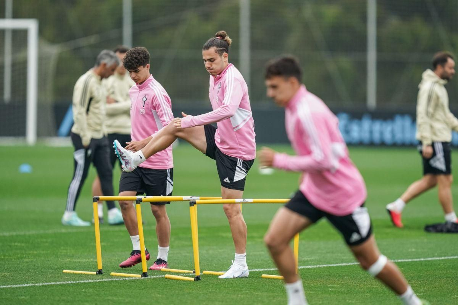 Carvalhal volvió a contar con varios jugadores del filial en el entrenamiento.