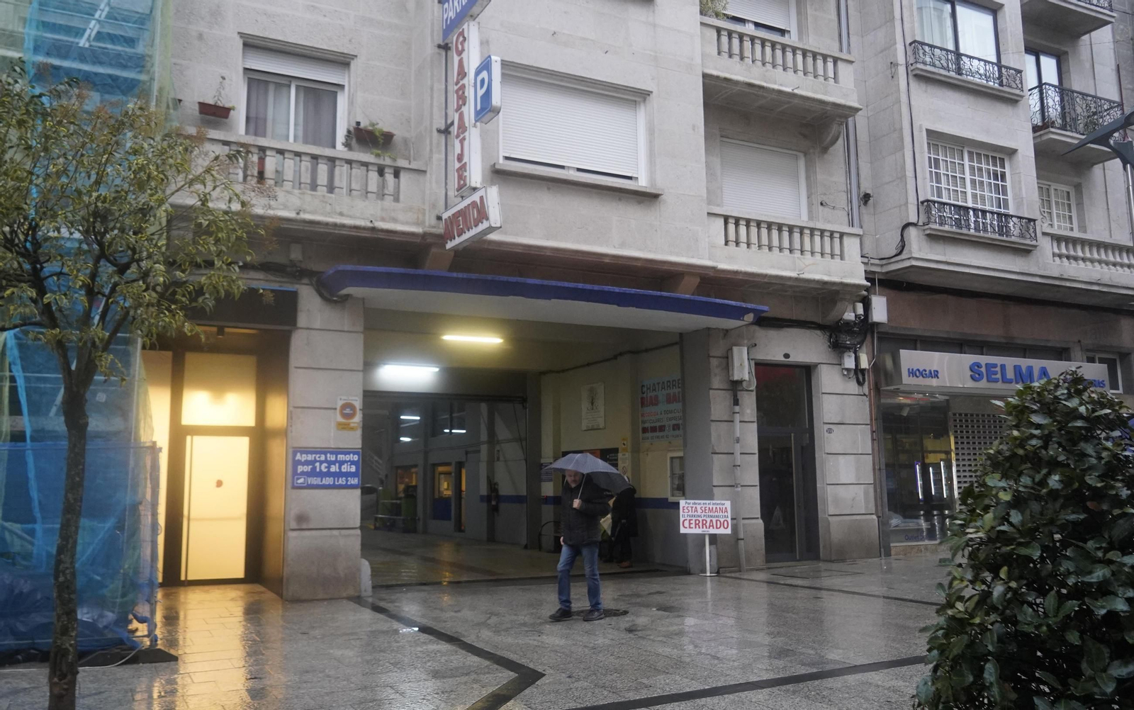 Fachada del Garaje Avenida, en la peatonal de O Calvario, donde podría ubicarse un hipermercado.
