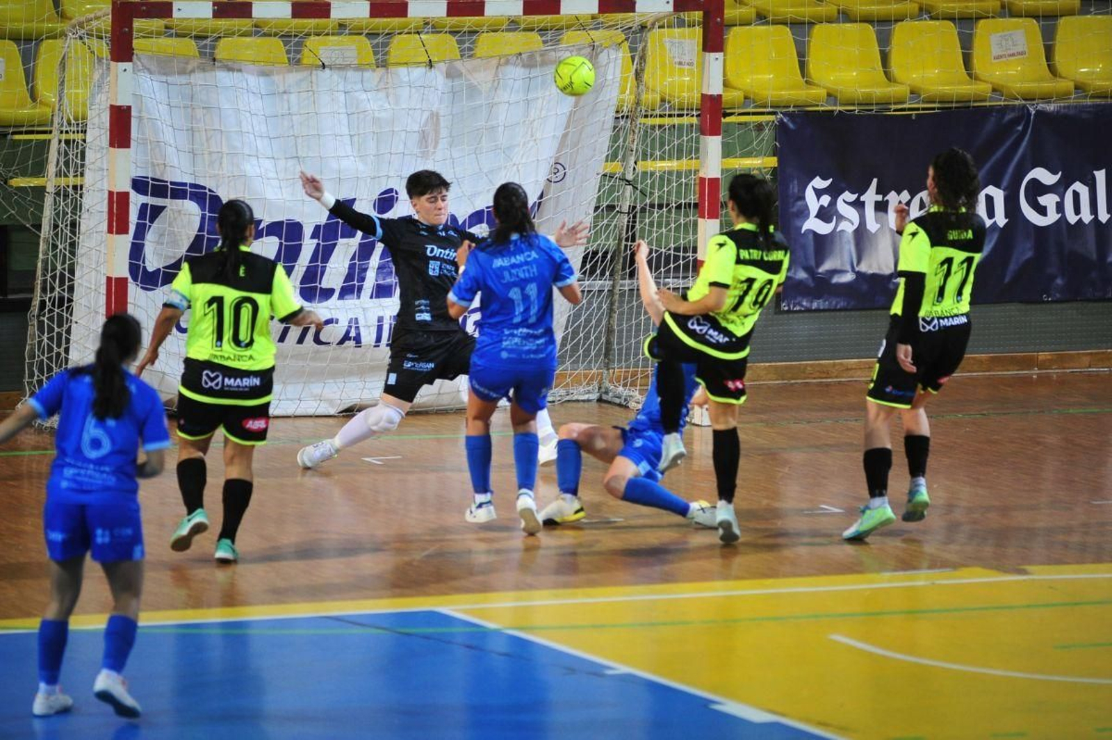 Ataque del Marín en el duelo de la primera vuelta en Os Remedios frente al Ontime.