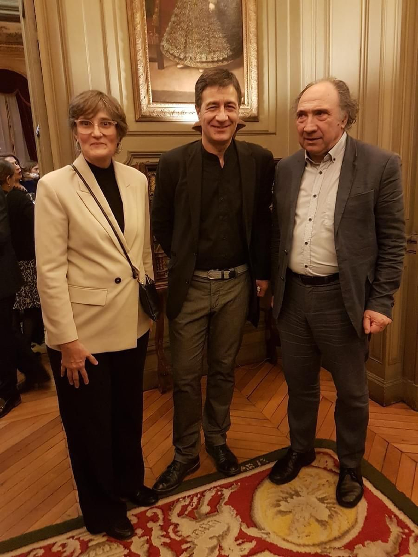 Isabel Marañes, de la Casa de España; Juan José Bujidos, del CRE de París y el consejero general Juan Miguel Paz en la Embajada de España