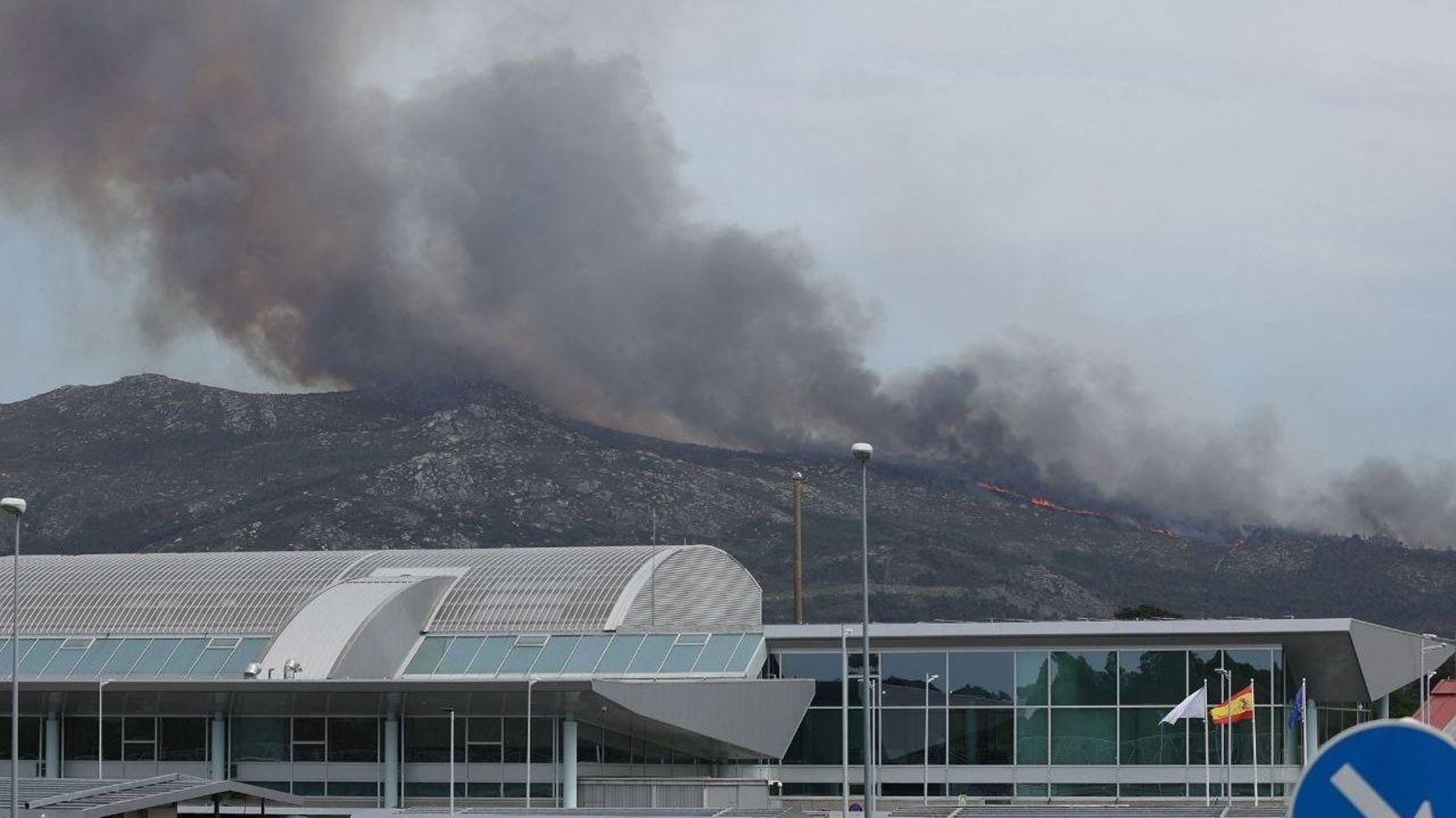 Las llamas cercanas a Peinador.