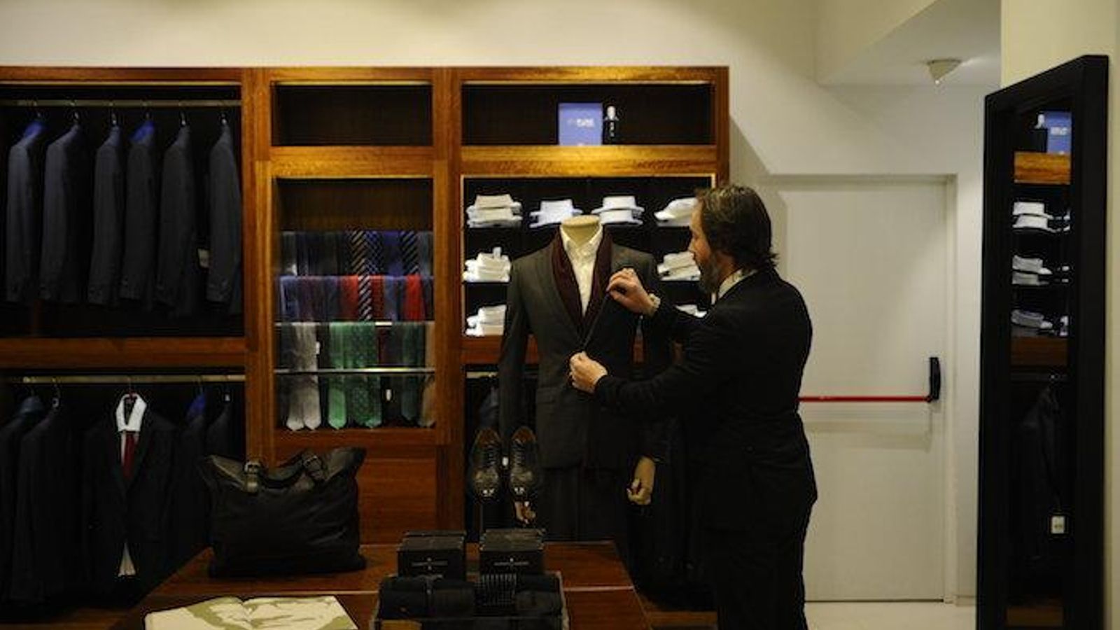 Ourense 3/12/17Comercio abierto en domingo para compras navideñasRúa do paseo Roberto verinoFotos Martiño Pinal