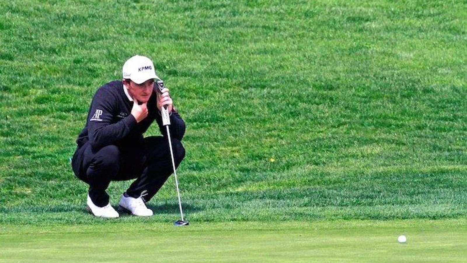 GRAF3128. MADRID, 13/04/2018.- El irlandés Paul Dunne durante la segunda jornada de la 91ª edición del Abierto de España 2018, que se celebra en Madrid entre los días 12 y 15 de abril en el Centro Nacional de Golf de Madrid. EFE/Victor Lerena