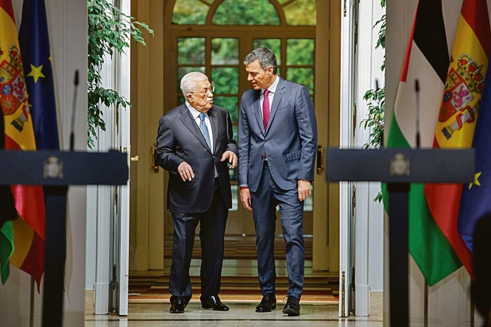 El presidente palestino, Mahmud Abbas, con Sánchez.