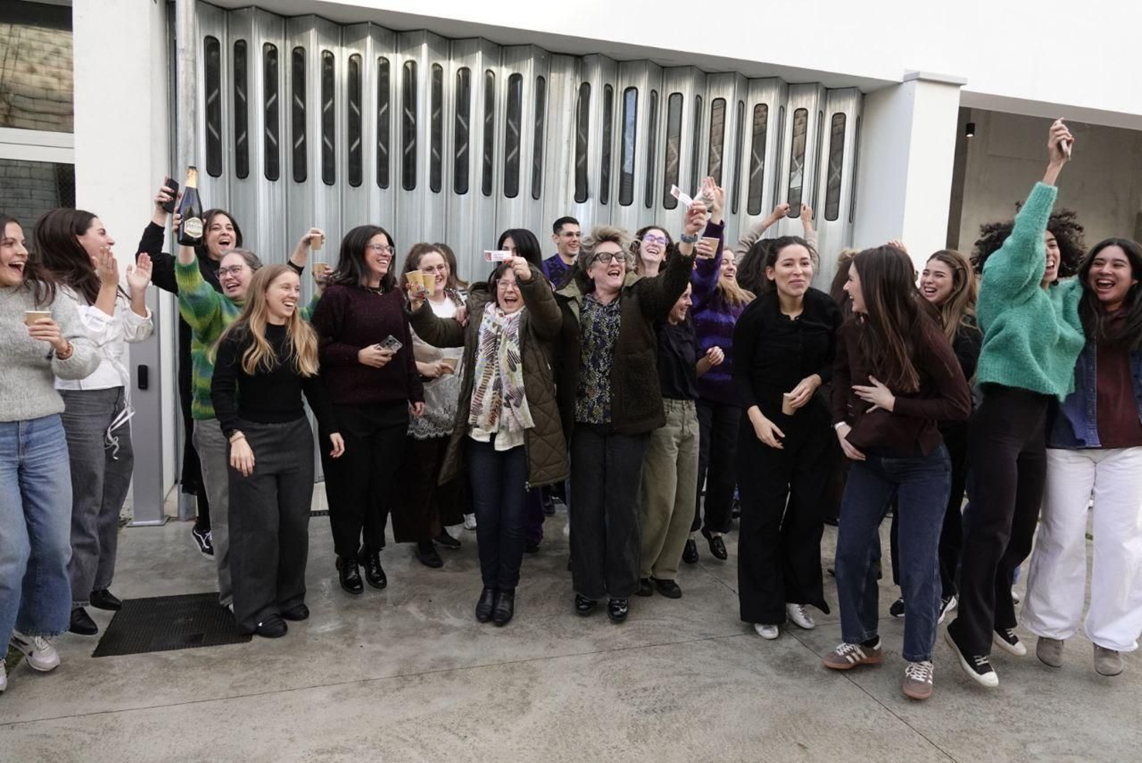 Galería | Los trabajadores de Bimba y Lola celebran el segundo premio de la Lotería de Navidad