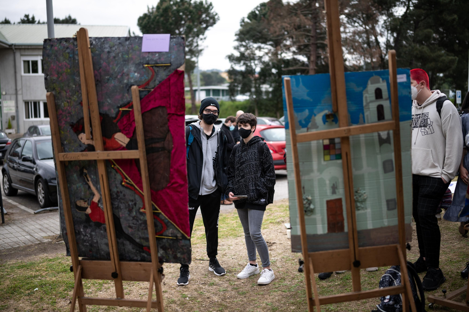 Actividade artística dos alumnos e alumnas de artes no exterior do instituto.