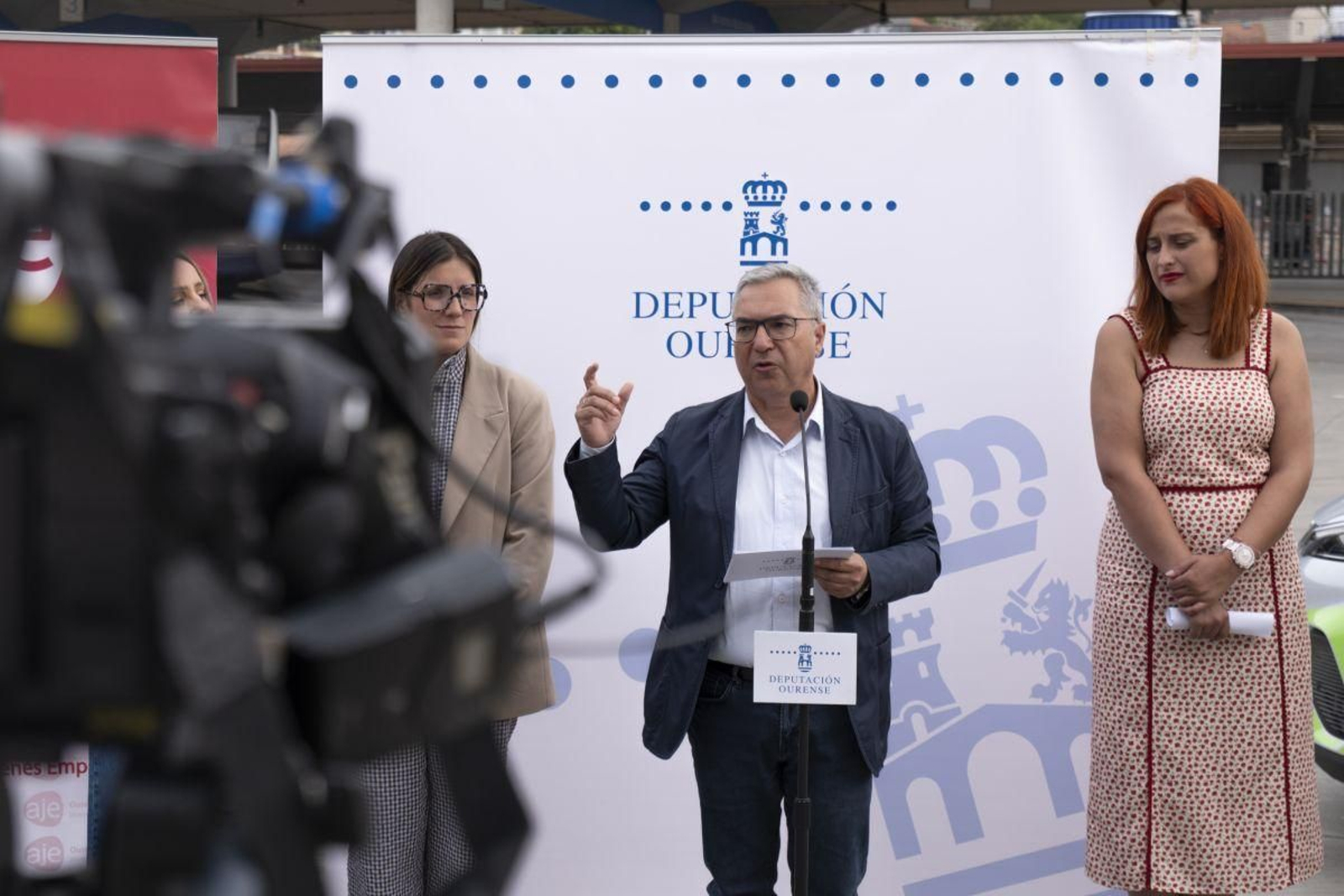 Noelia Rodríguez, Luis Menor y Nuria Iglesias, durante la presentación del EMICOU
