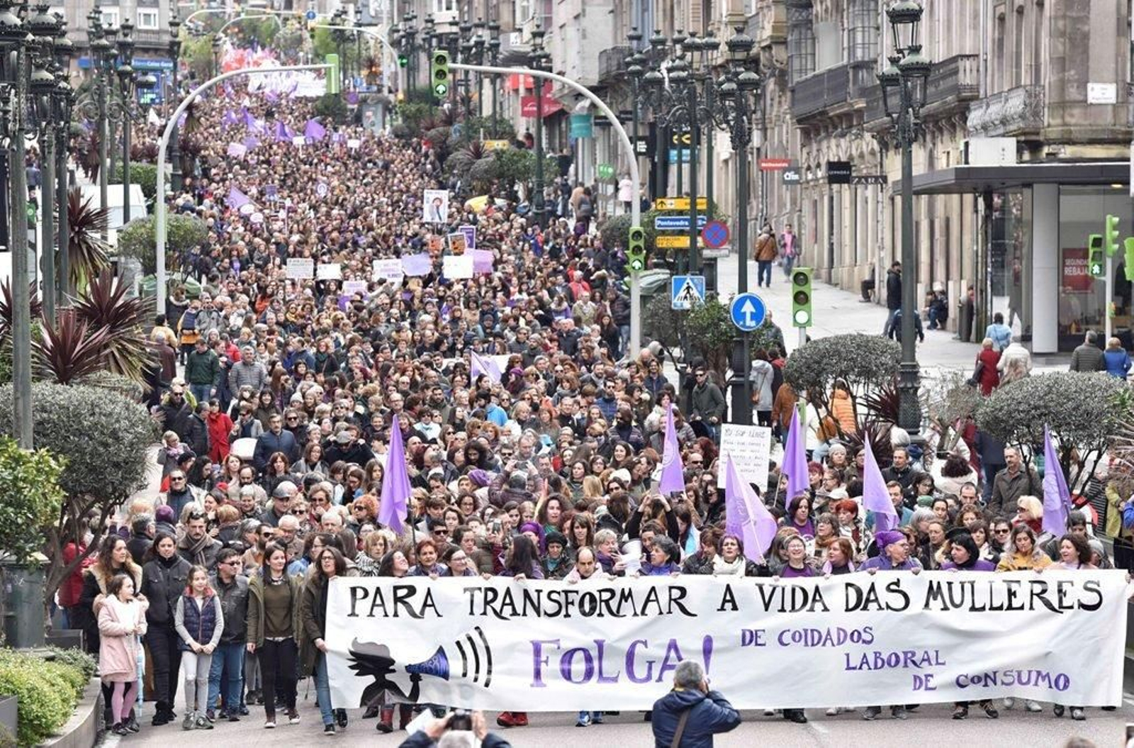 La marcha feminista recorre las calles de Vigo 30