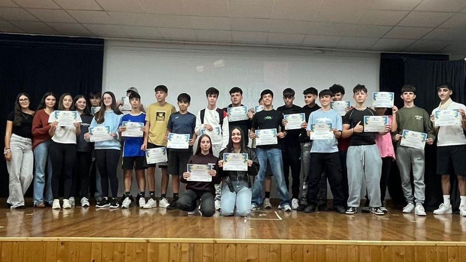 Acto de entrega de diplomas a los alumnos del Chivite que este curso son embajadores del Europarlamento.
