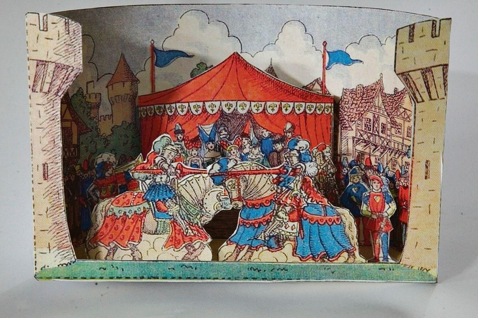 Escena medieval con damas entre el público.