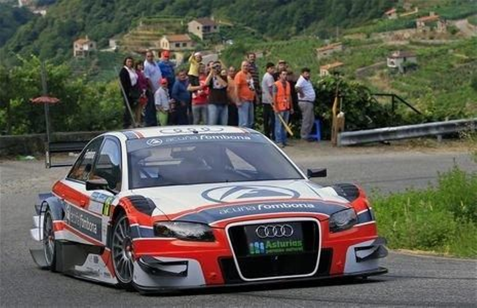 El asturiano Fombona, a bordo del Audi con el que logró la victoria en Chantada.