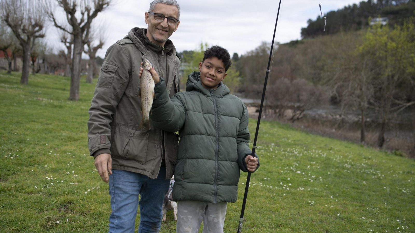 Eduardo Mendoza y su hijo Cristian en las cercanías de Oira