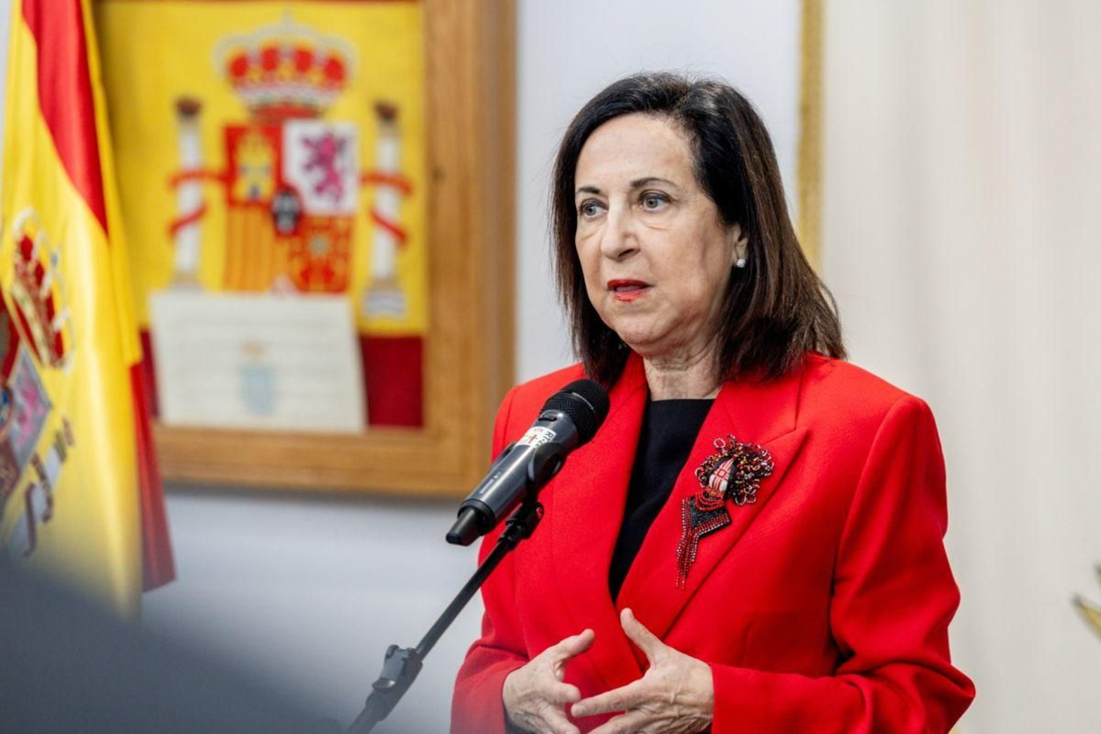 La ministra de Defensa, Margarita Robles, ante la prensa.