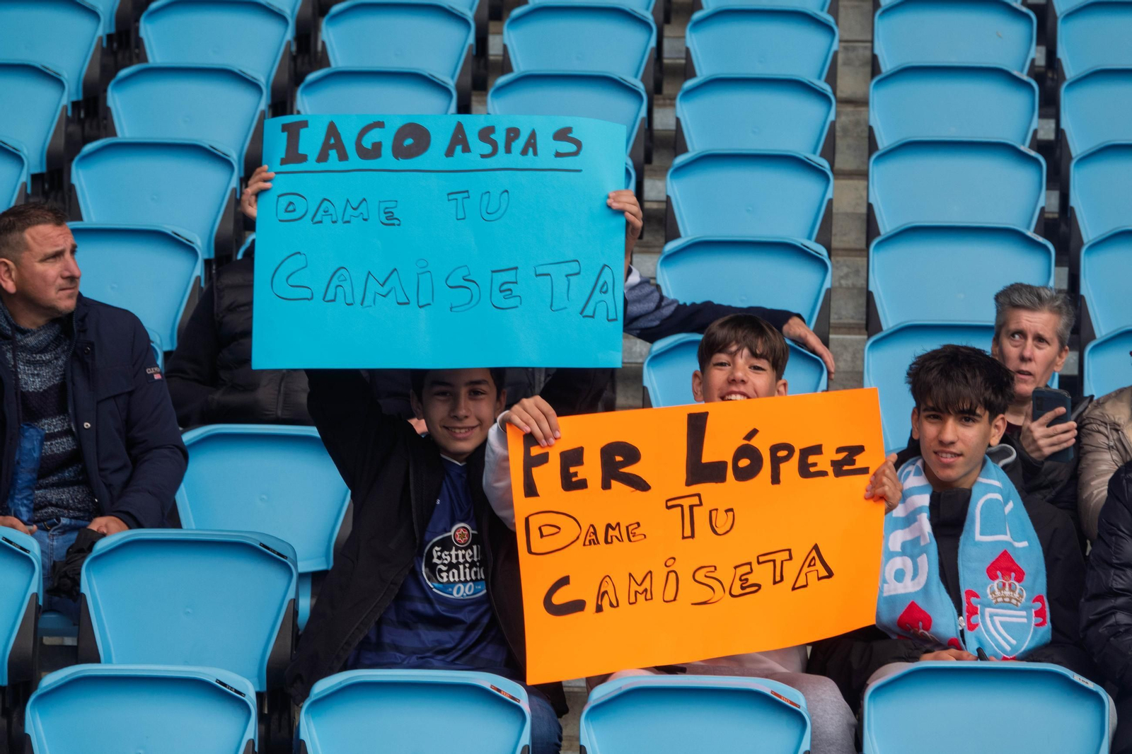 Galería | Entrenamiento multitudinario del Celta en Balaídos