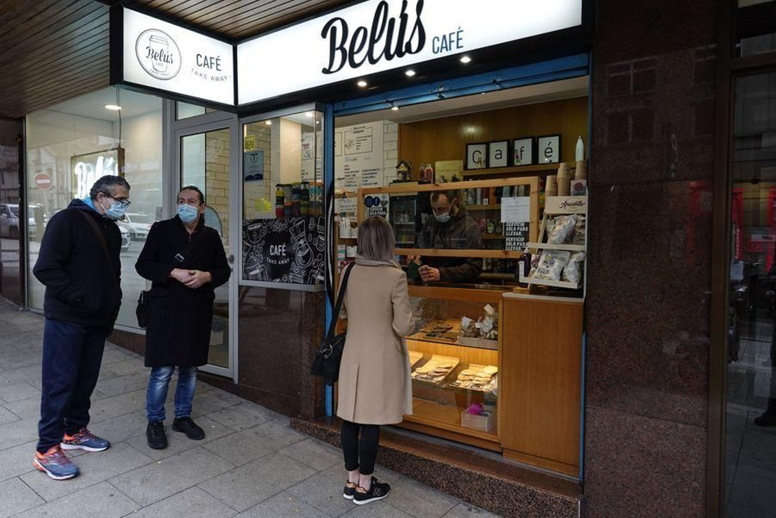 Los cafés para llevar vuelven a triunfar en  las calles