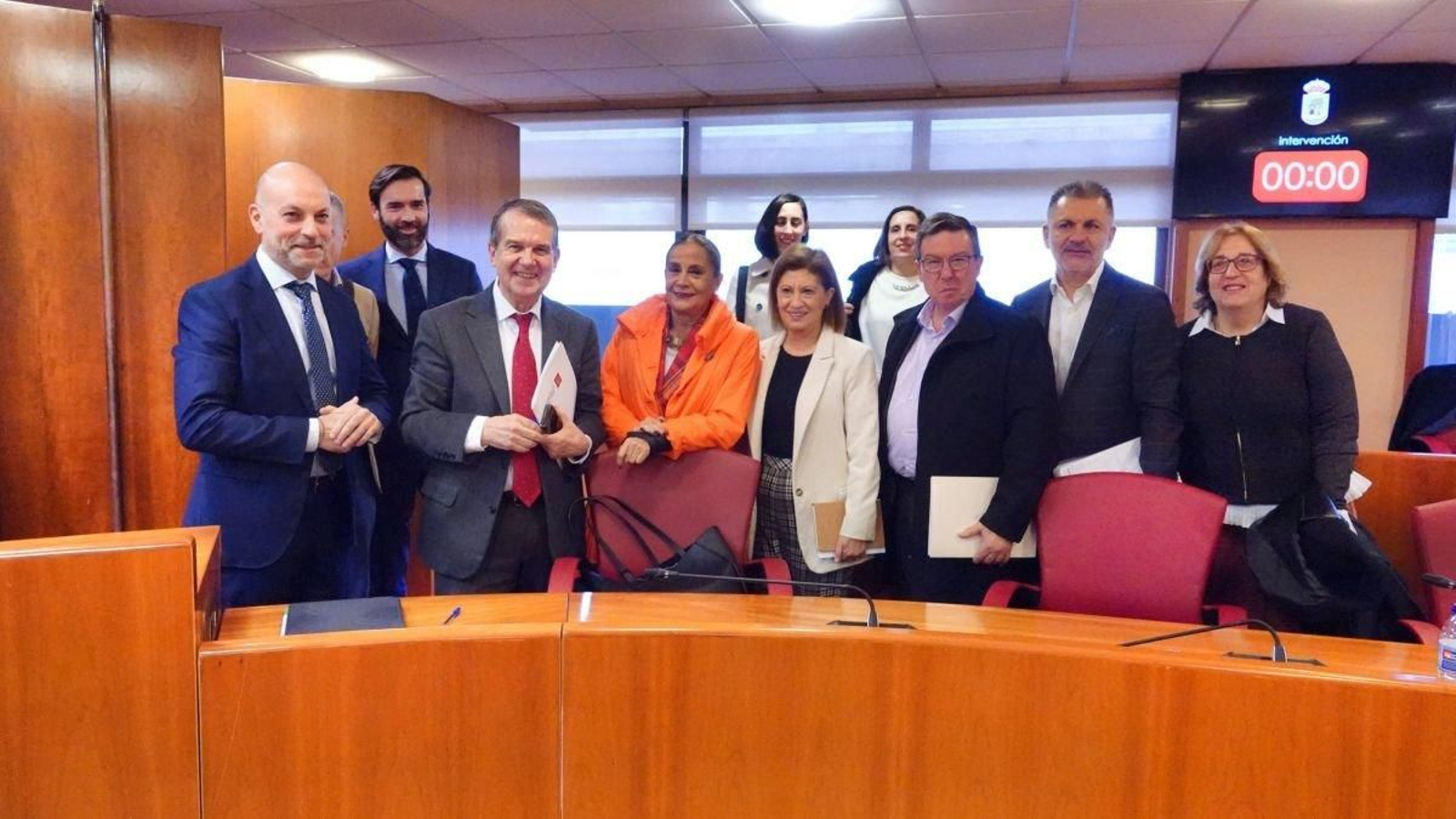 Caballero con las tenientes de alcalde Silva y Espinosa, el concejal de Hacienda Aneiros y más ediles socialistas.