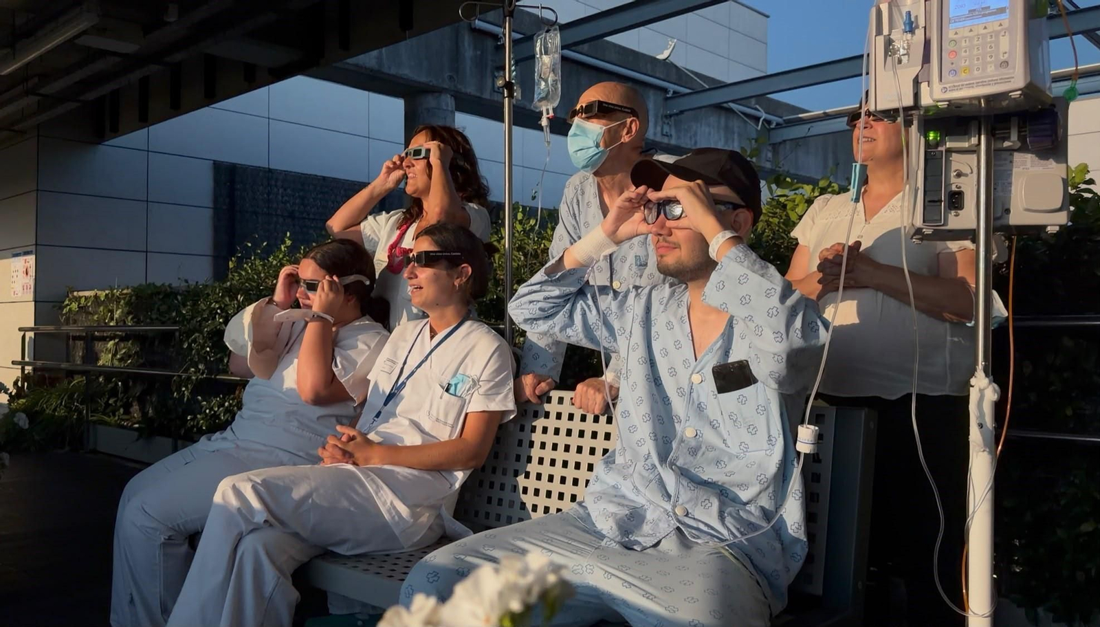Pacientes disfrutan del eclipse