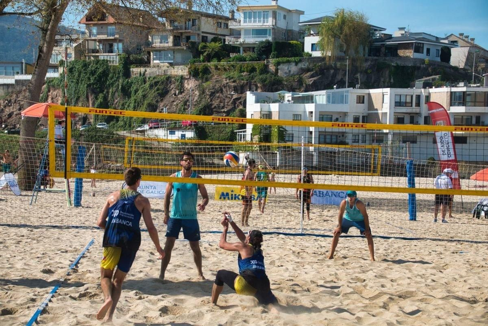 El conjunto vigués, que ejerció de anfitrión, dio la cara ante La Malva pero no fue suficiente para ganar.