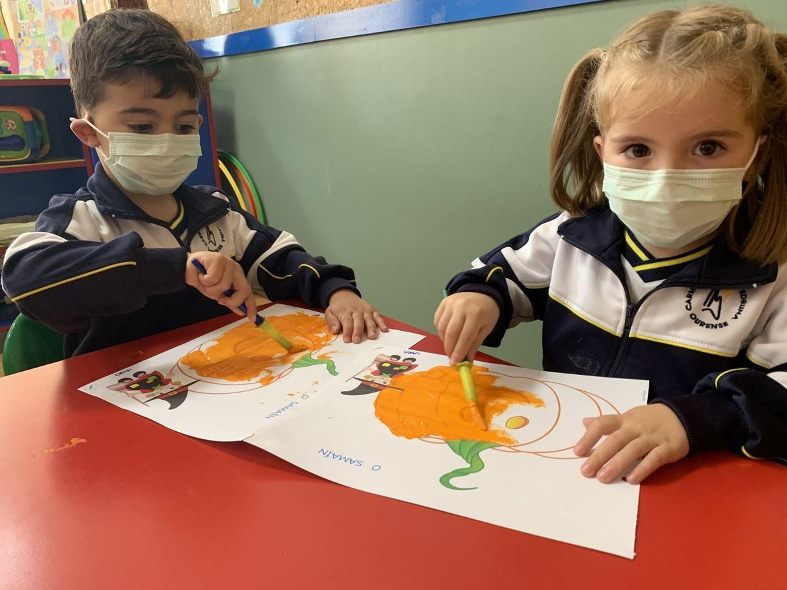 Carmelitas. Coloreando unhas cabazas moi especiais.