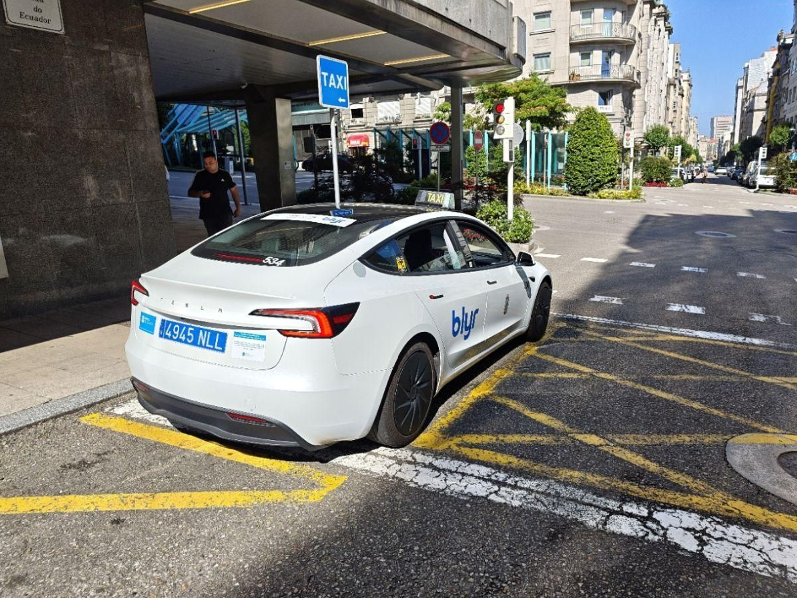 Un taxi en Vigo con publicidad de la ‘app’ Blyr.