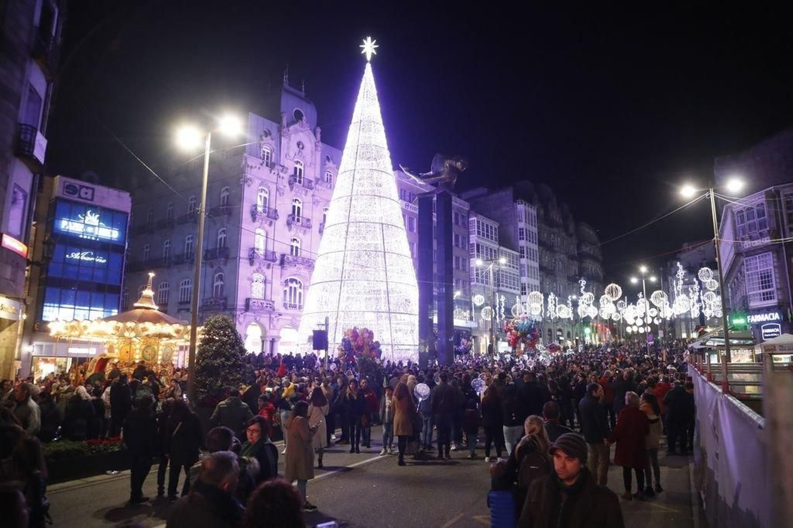 Los turistas invaden Vigo en el Puente249