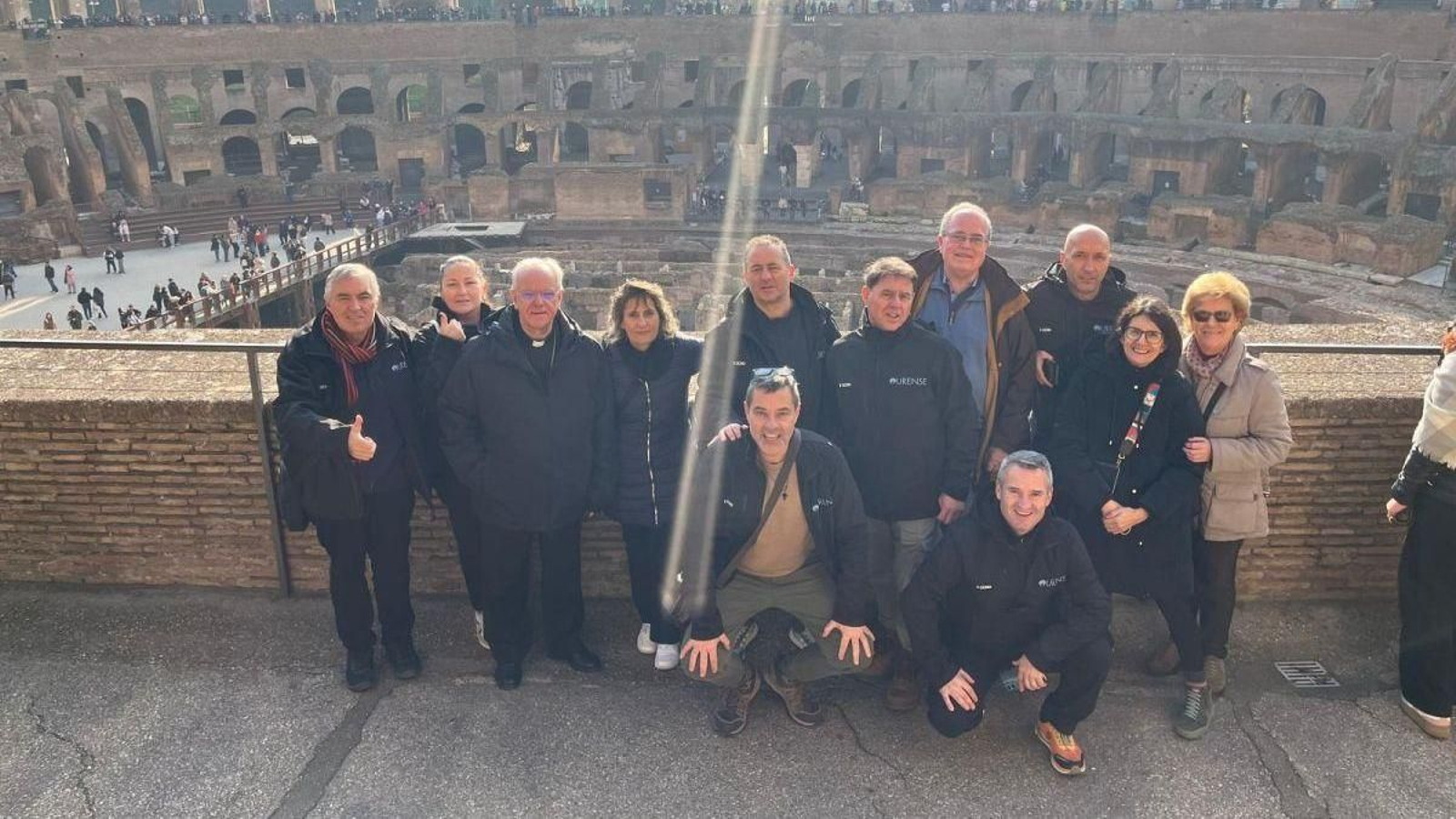 El obispo y el grupo de ourensanos visitando Roma