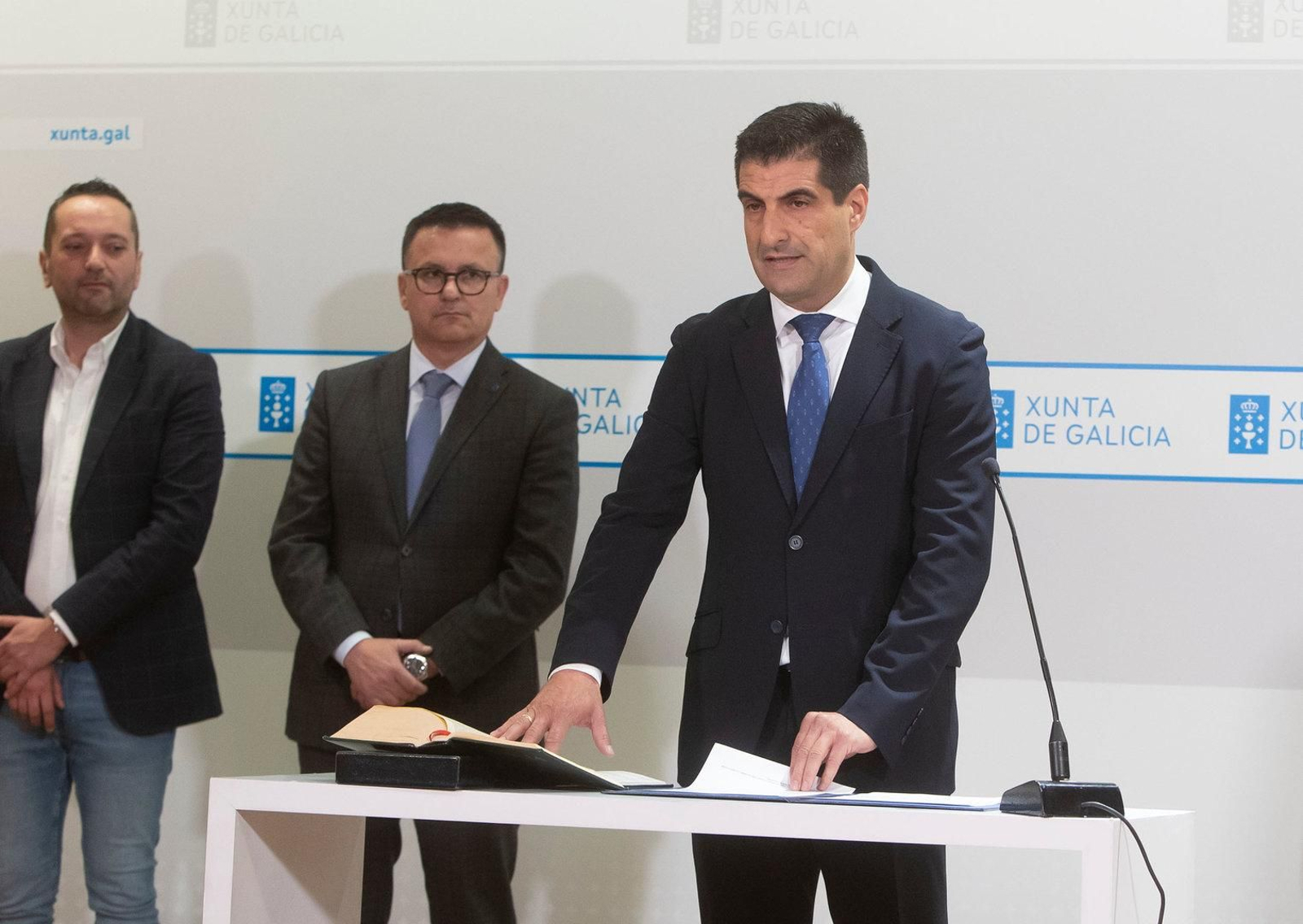 Gabriel Alén, secretario xeral de Emigración e do director xeral de Comercio e Consumo.