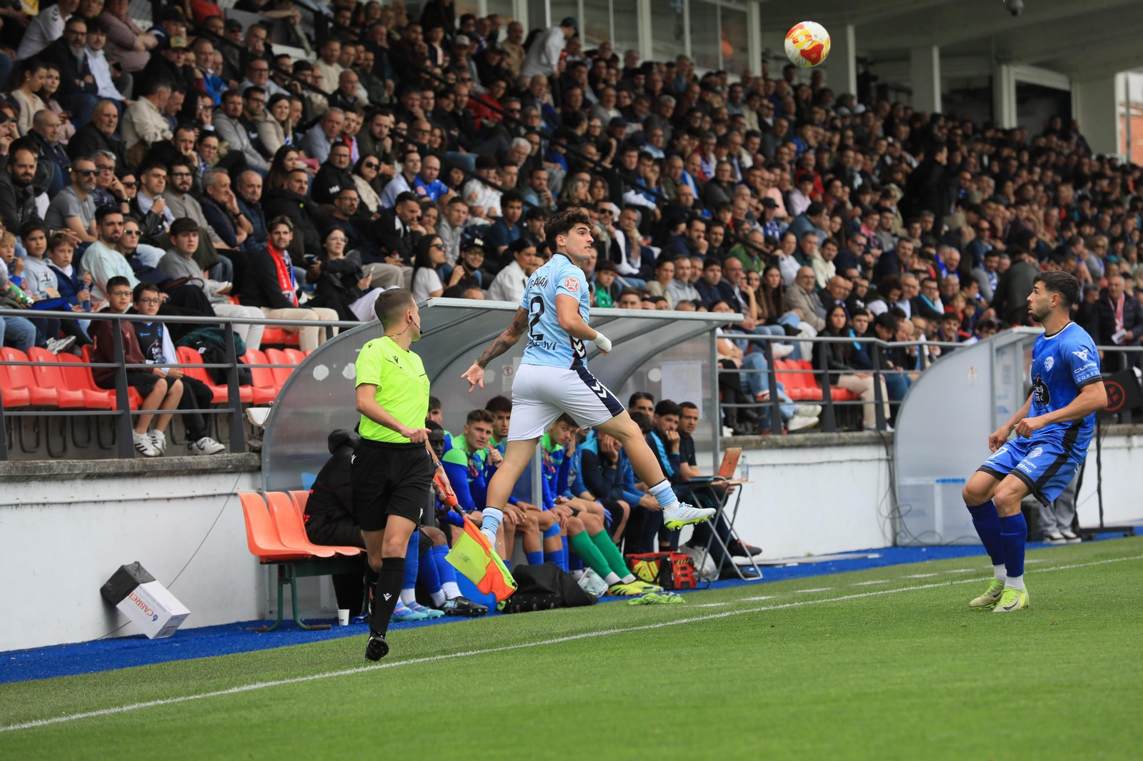 Galería |  Tarde triste en O Couto con el Ourense CF en descenso tras la derrota
