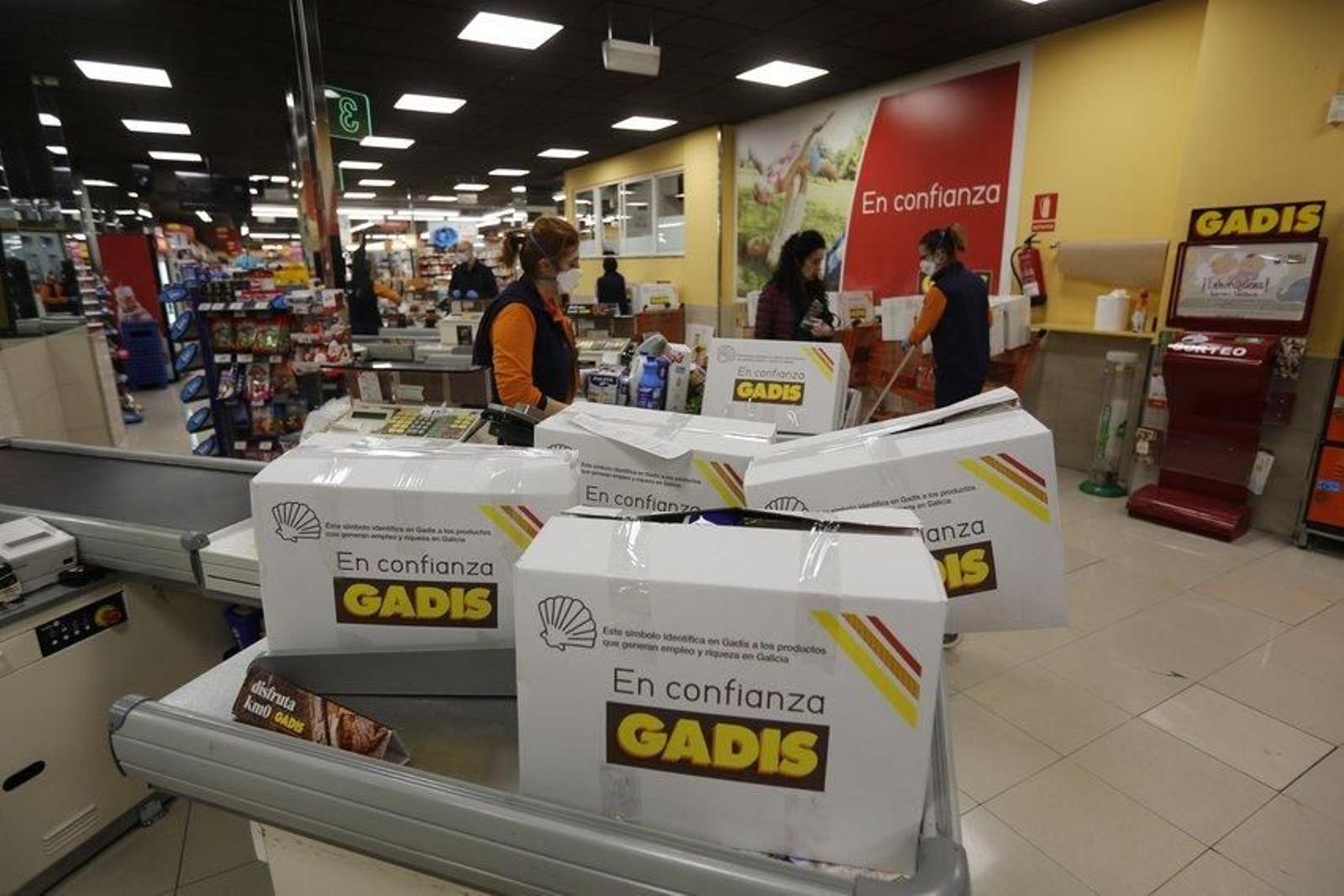 Supermercados con numerosos pedidos a domicilio en el día 6 de confinamiento por el coronavirus. Foto: Xesús Fariñas