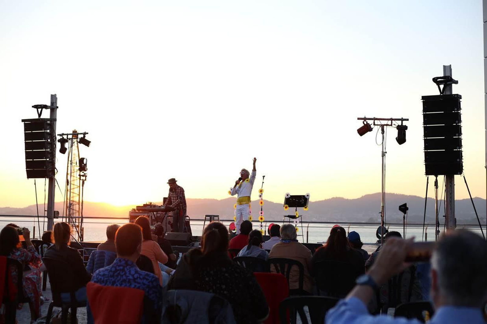 Tony Lomba y Elio dos Santos, en su línea, ofrecieron ayer un concierto en el TerraCeo.
