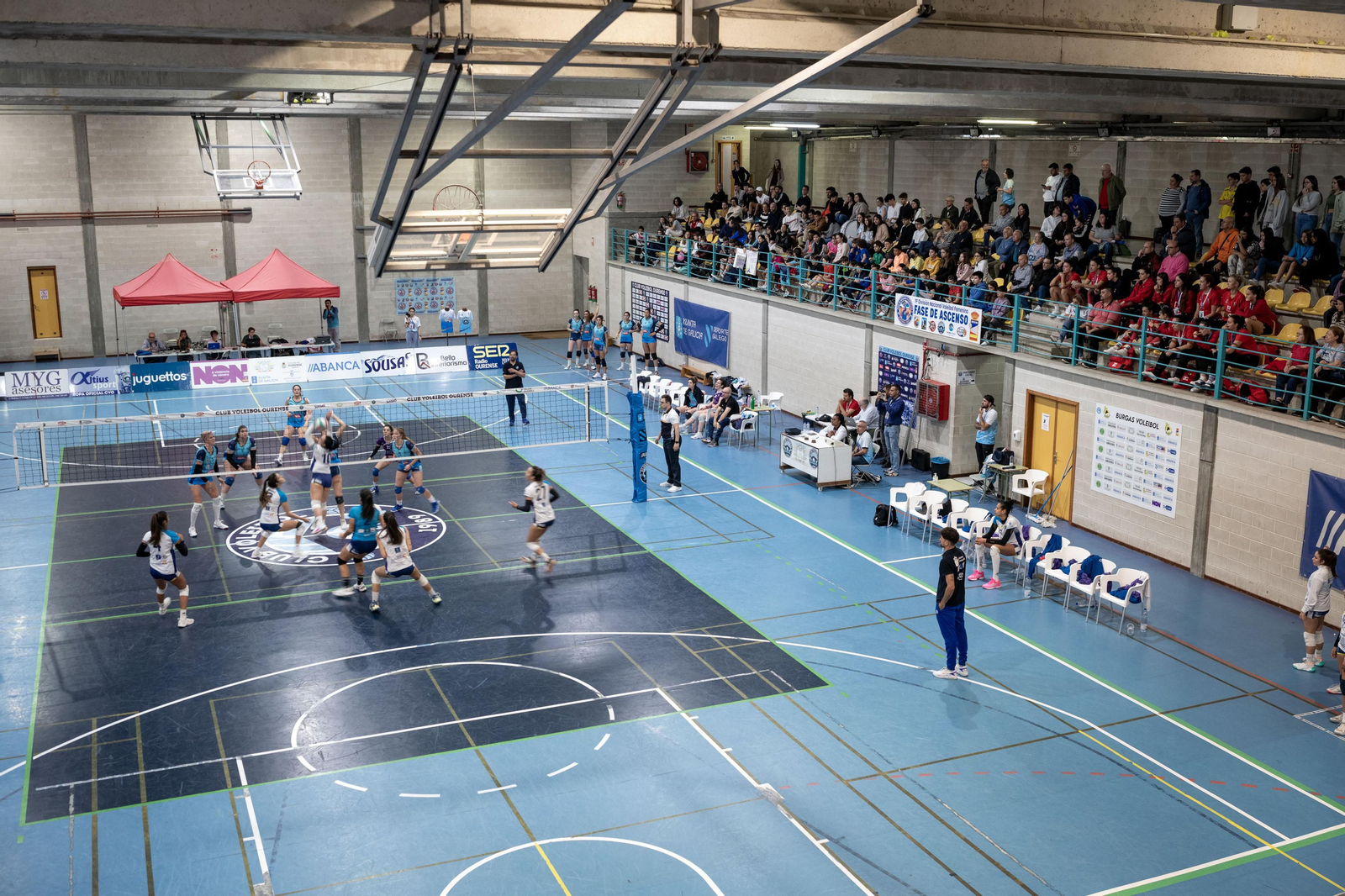 Partido de fase de ascenso a Superliga 2 femenina, entre o Voleyourense e o CD Guía. FOTO: ÓSCAR PINAL