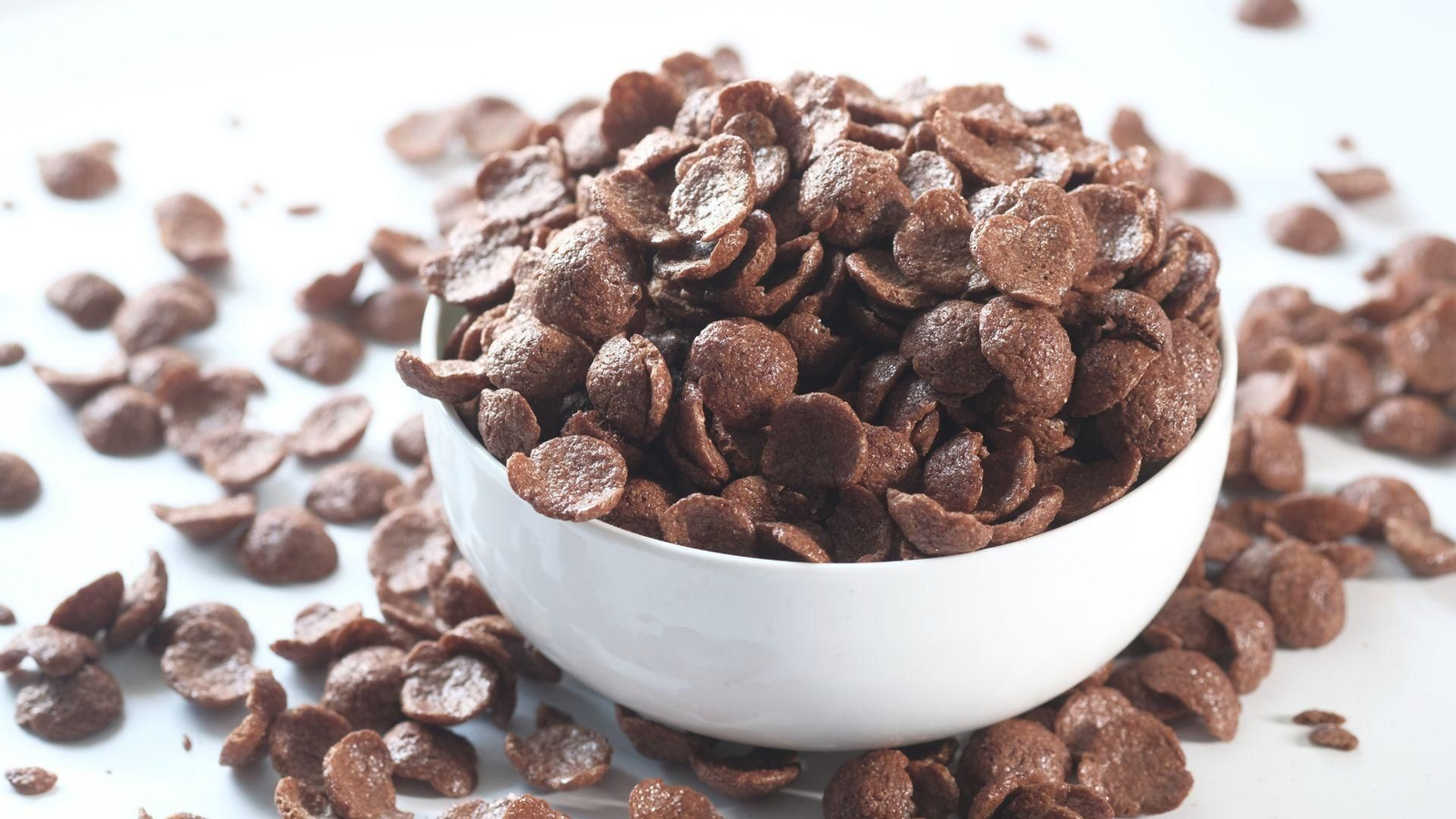 Cereales de pétalos de chocolate.