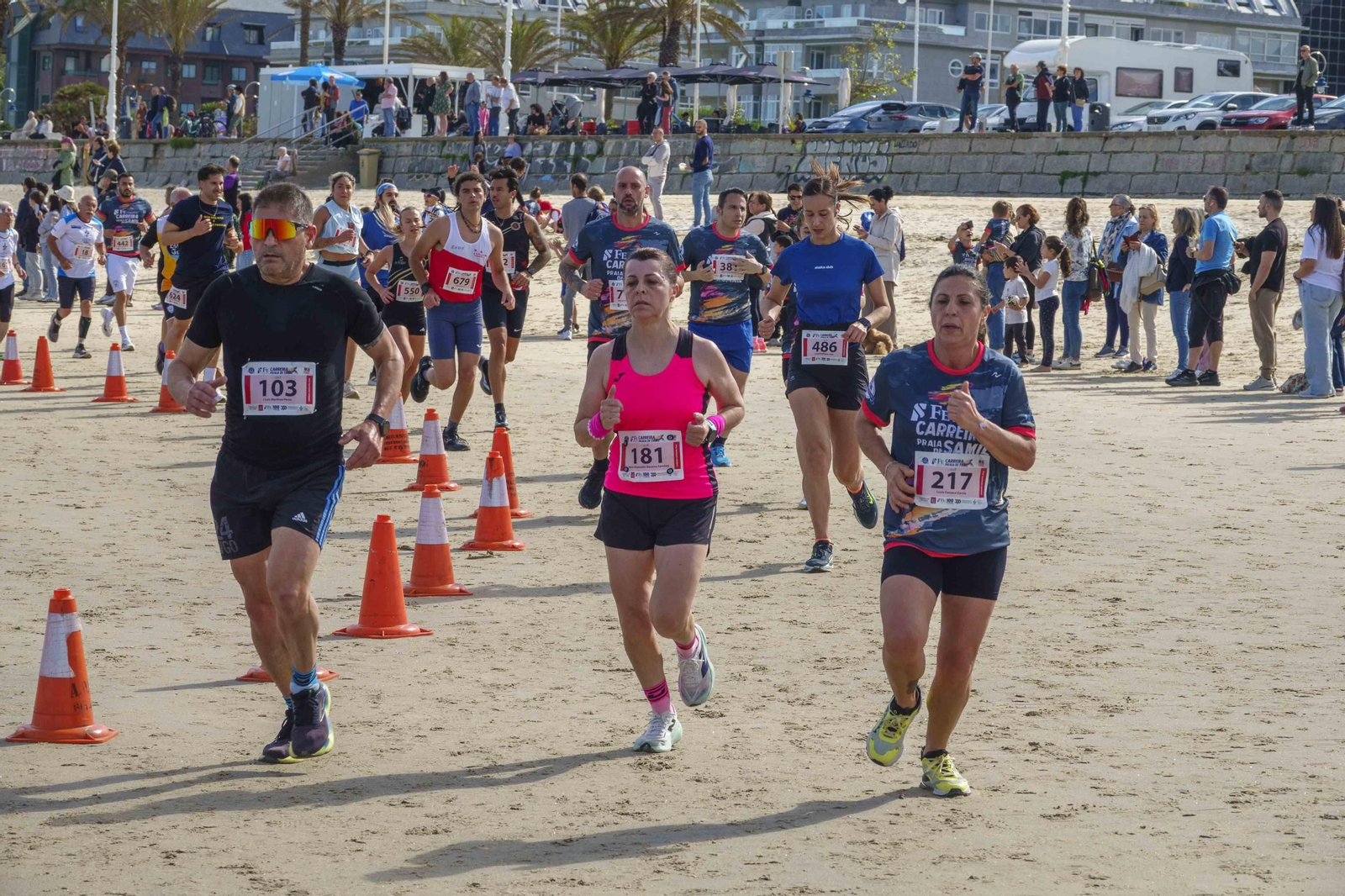 Galería | 1.000 corredores inundan Samil