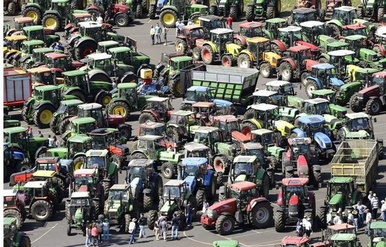 Tractorada en Santiago ayer. (EFE)