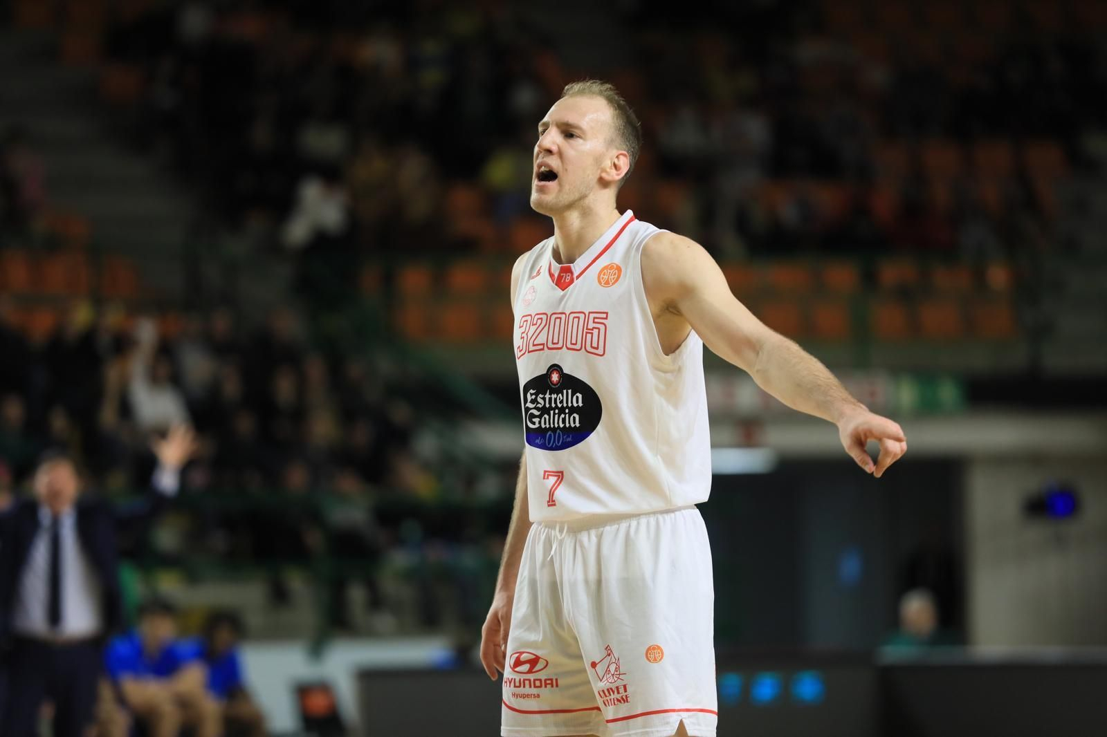 Galería | El Pazo disfruta de un sábado de baloncesto y Entroido