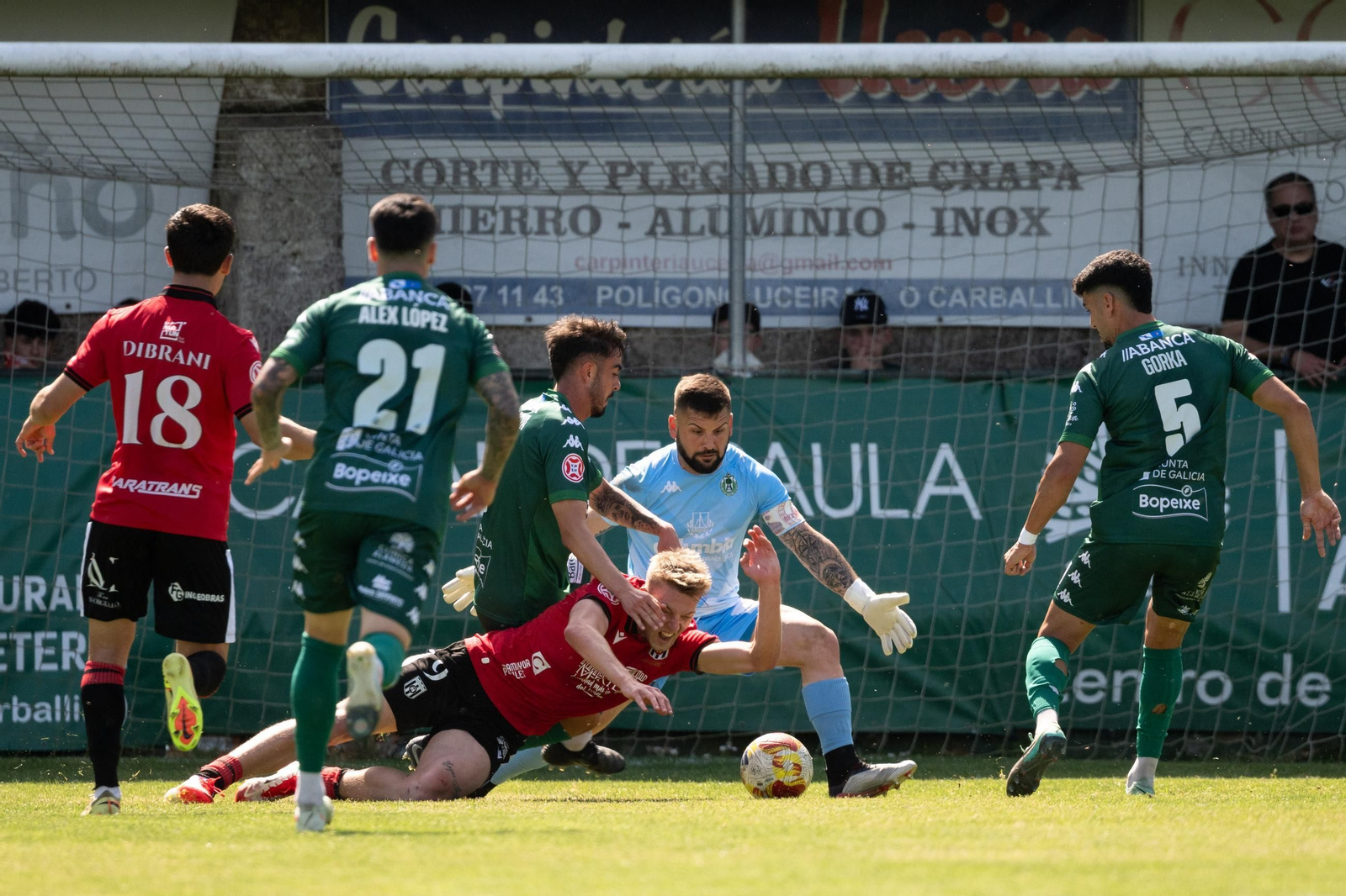 Galería | La afición sigue animando y llenando Espiñedo para apoyar al Arenteiro